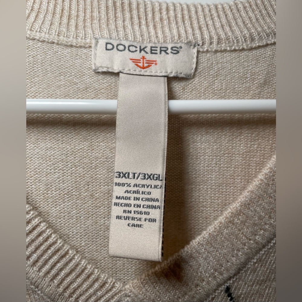 Dockers Sweater Vest in a Light Neutral Pattern - Picture 3 of 4